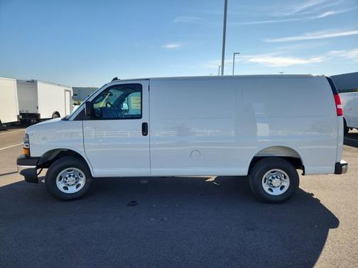 Summit White 2025 Chevrolet Express 3500 WT