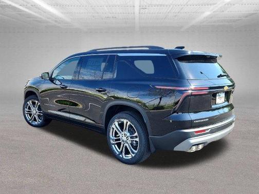 Mosaic Black Metallic 2027 Chevrolet Traverse LT