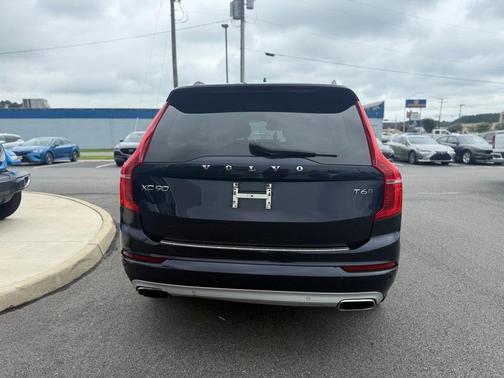 2016 Volvo XC90 T6 Momentum