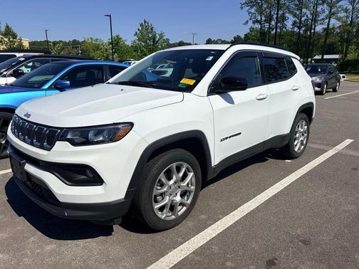 Bright White Clearcoat 2022 Jeep Compass Latitude Lux