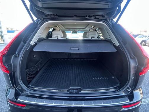 2023 Volvo XC60 B6 Ultimate Dark Theme