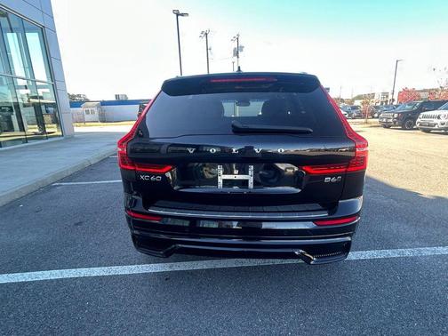 2023 Volvo XC60 B6 Ultimate Dark Theme