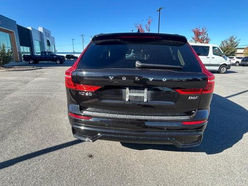 2023 Volvo XC60 B6 Ultimate Dark Theme