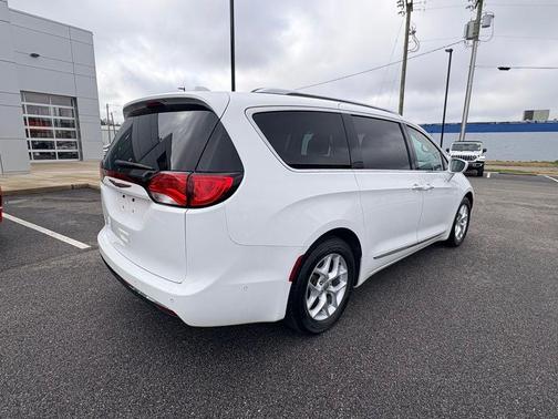 2018 Chrysler Pacifica Touring-L