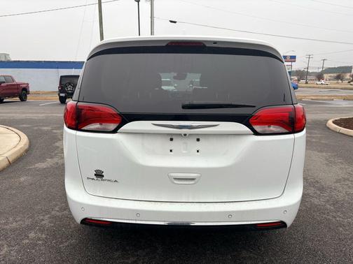 2018 Chrysler Pacifica Touring-L