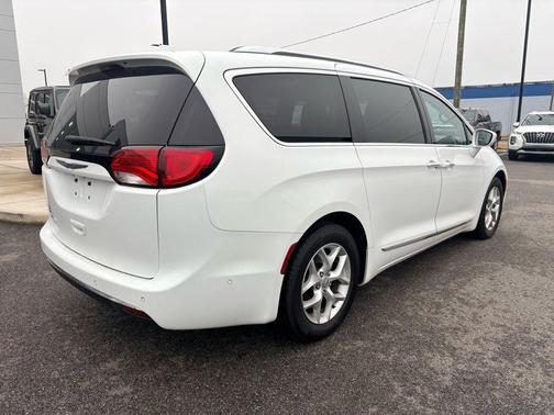 2018 Chrysler Pacifica Touring-L