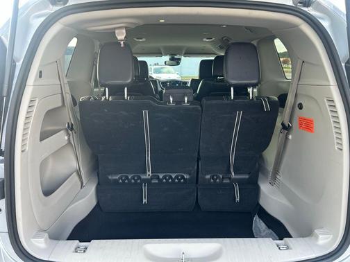 2024 Chrysler Pacifica Touring-L