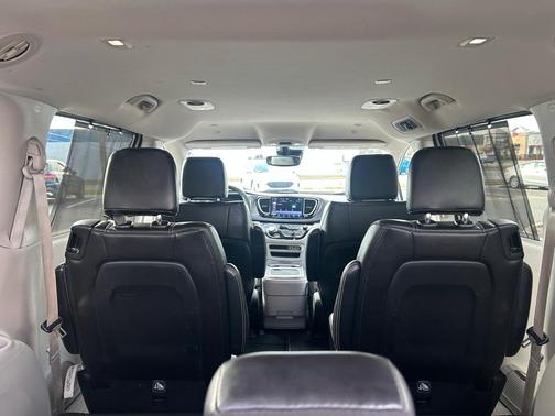 2024 Chrysler Pacifica Touring-L