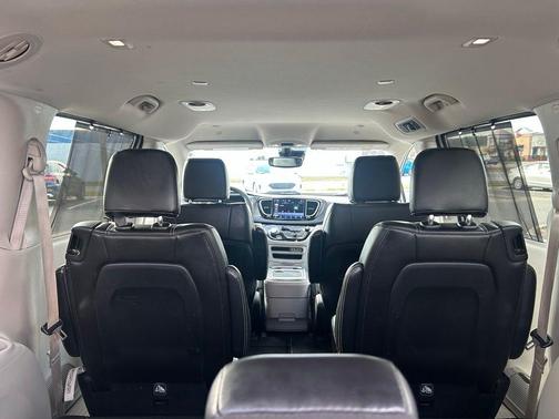 2024 Chrysler Pacifica Touring-L