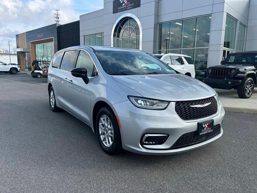 2024 Chrysler Pacifica Touring-L