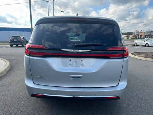 2024 Chrysler Pacifica Touring-L