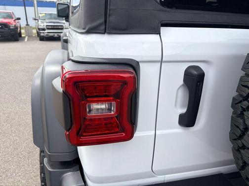 Bright White Clearcoat 2026 Jeep Wrangler Rubicon