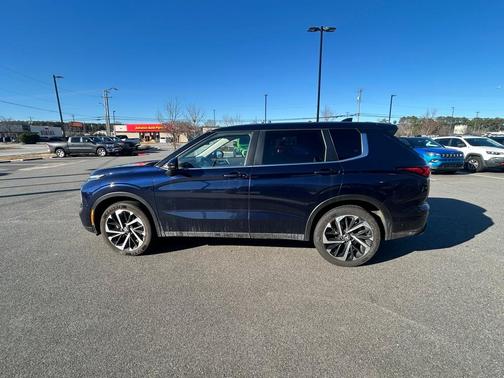 2024 Mitsubishi Outlander SE