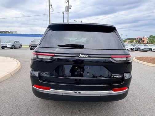 Diamond Black 2026 Jeep Grand Cherokee Laredo