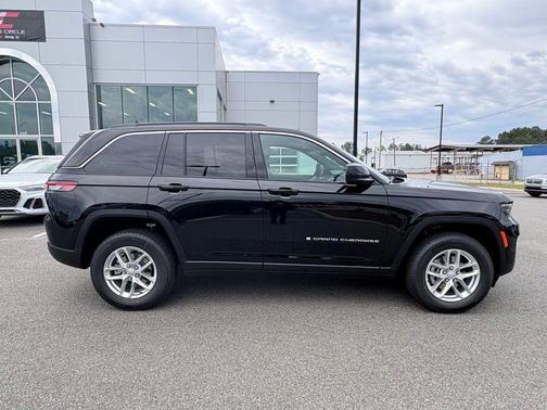 Diamond Black 2026 Jeep Grand Cherokee Laredo