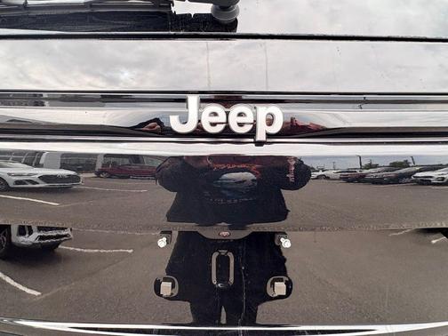 Diamond Black 2026 Jeep Grand Cherokee Laredo
