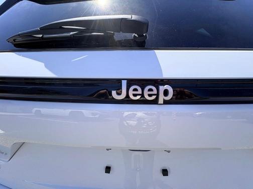 Bright White Clearcoat 2026 Jeep Grand Cherokee Limited