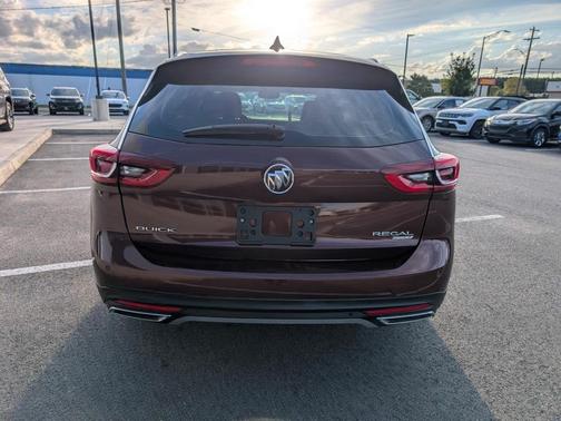 2018 Buick Regal TourX Essence