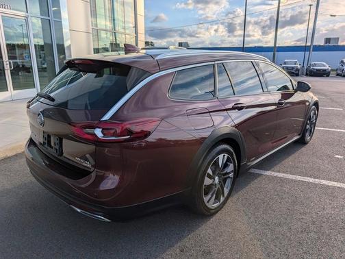 2018 Buick Regal TourX Essence