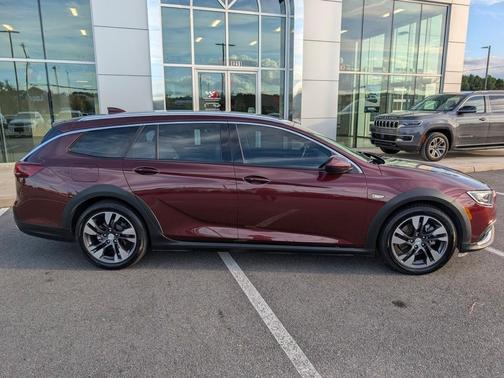 2018 Buick Regal TourX Essence