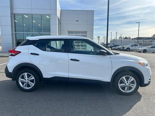 2020 Nissan Kicks S