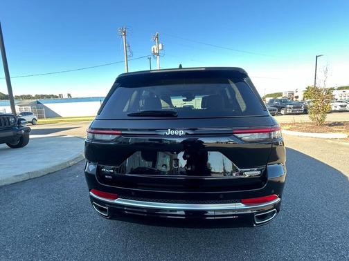 2023 Jeep Grand Cherokee Summit