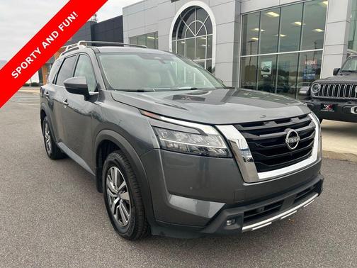 2022 Nissan Pathfinder SL