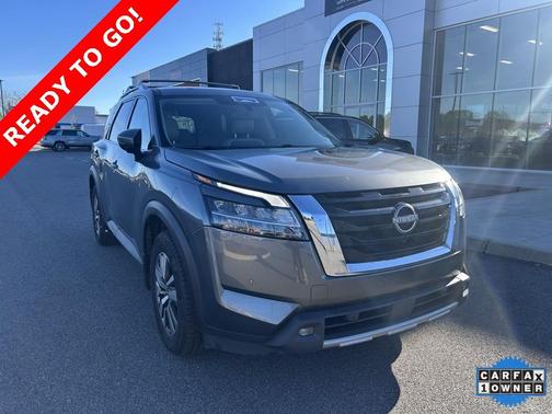 2022 Nissan Pathfinder SL