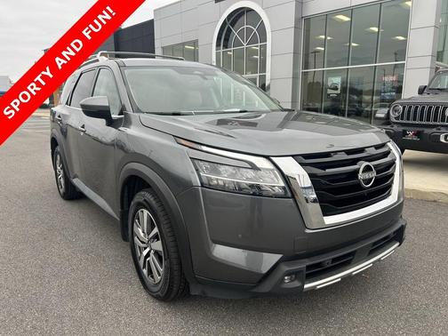 2022 Nissan Pathfinder SL