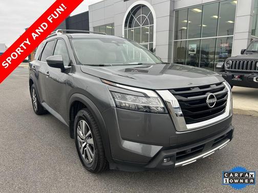 2022 Nissan Pathfinder SL