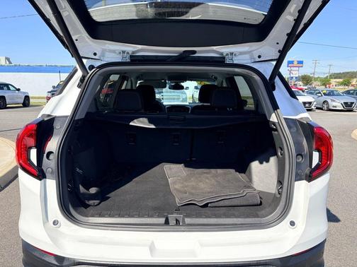 Summit White 2023 GMC Terrain SLE