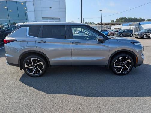 2022 Mitsubishi Outlander SE