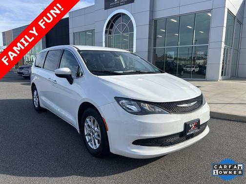 2022 Chrysler Voyager LX