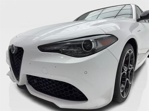 2023 Alfa Romeo Giulia Veloce AWD
