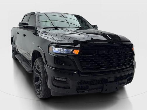 Diamond Black Crystal Pearlcoat 2026 RAM 1500 Big Horn/Lone Star