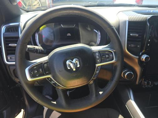 Diamond Black Crystal Pearlcoat 2026 RAM 1500 Big Horn/Lone Star