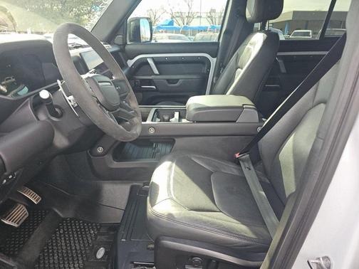 2023 Land Rover Defender 110 V8