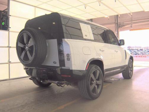 2023 Land Rover Defender 110 V8