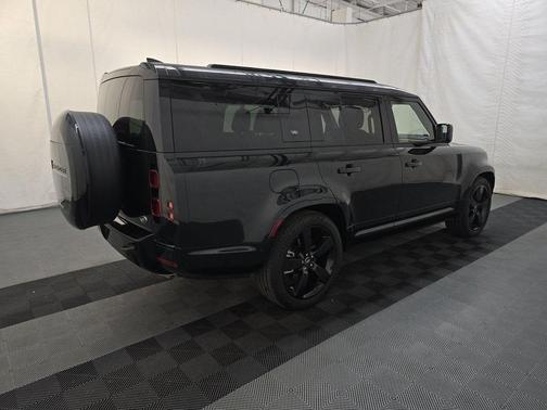 2023 Land Rover Defender 130 X-Dynamic SE