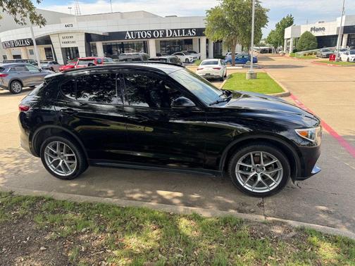 Vulcano Black Metallic 2018 Alfa Romeo Stelvio Ti Sport