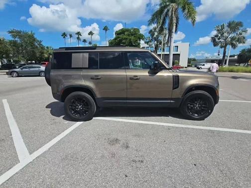 2025 Land Rover Defender 110 P300