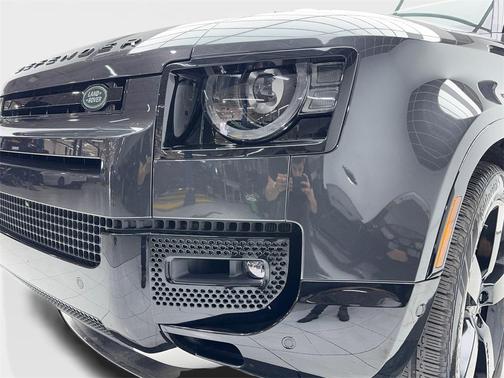2023 Land Rover Defender 110 V8