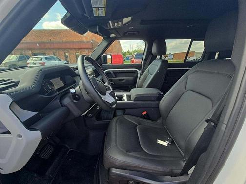 2025 Land Rover Defender 110 P300
