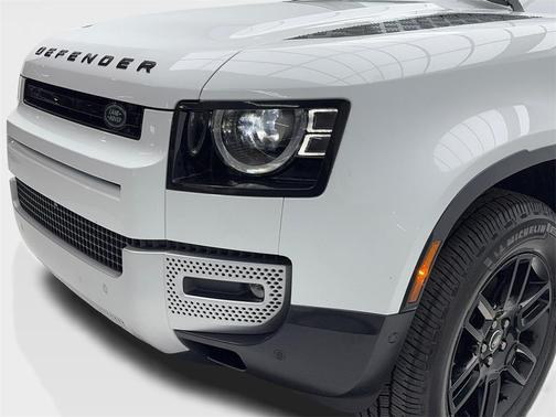 2025 Land Rover Defender 110 P300