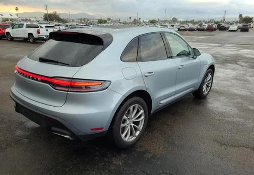 Dolomite Silver Metallic 2024 Porsche Macan Macan