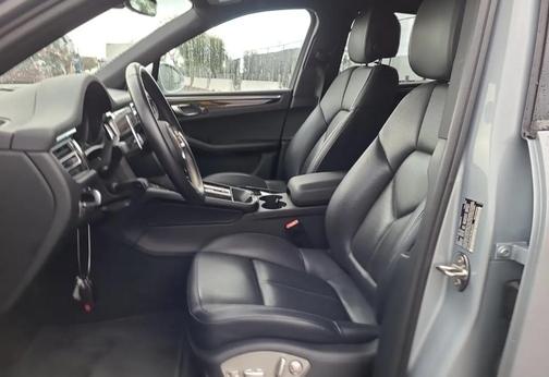 Dolomite Silver Metallic 2024 Porsche Macan Macan
