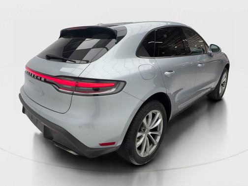 Dolomite Silver Metallic 2024 Porsche Macan Macan