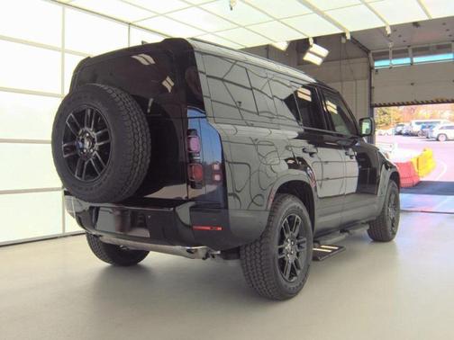 2025 Land Rover Defender 110 P300