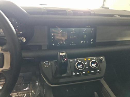 2023 Land Rover Defender 110 SE