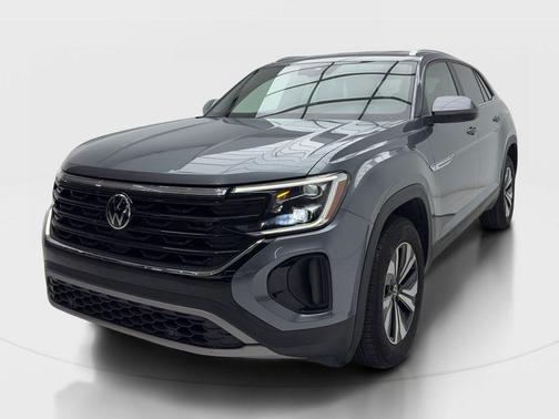 Platinum Gray Metallic 2025 Volkswagen Atlas Cross Sport 2.0T SE